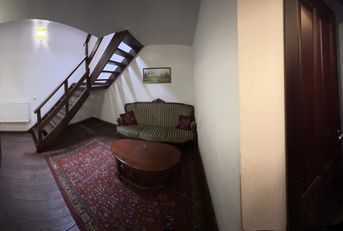 Однокімнатний дворівневий бунгало №12